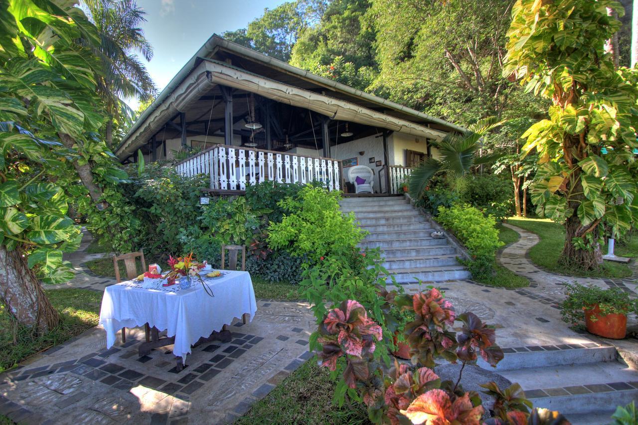 Hotel Gerard Et Francine Ambatoloaka  Exterior foto